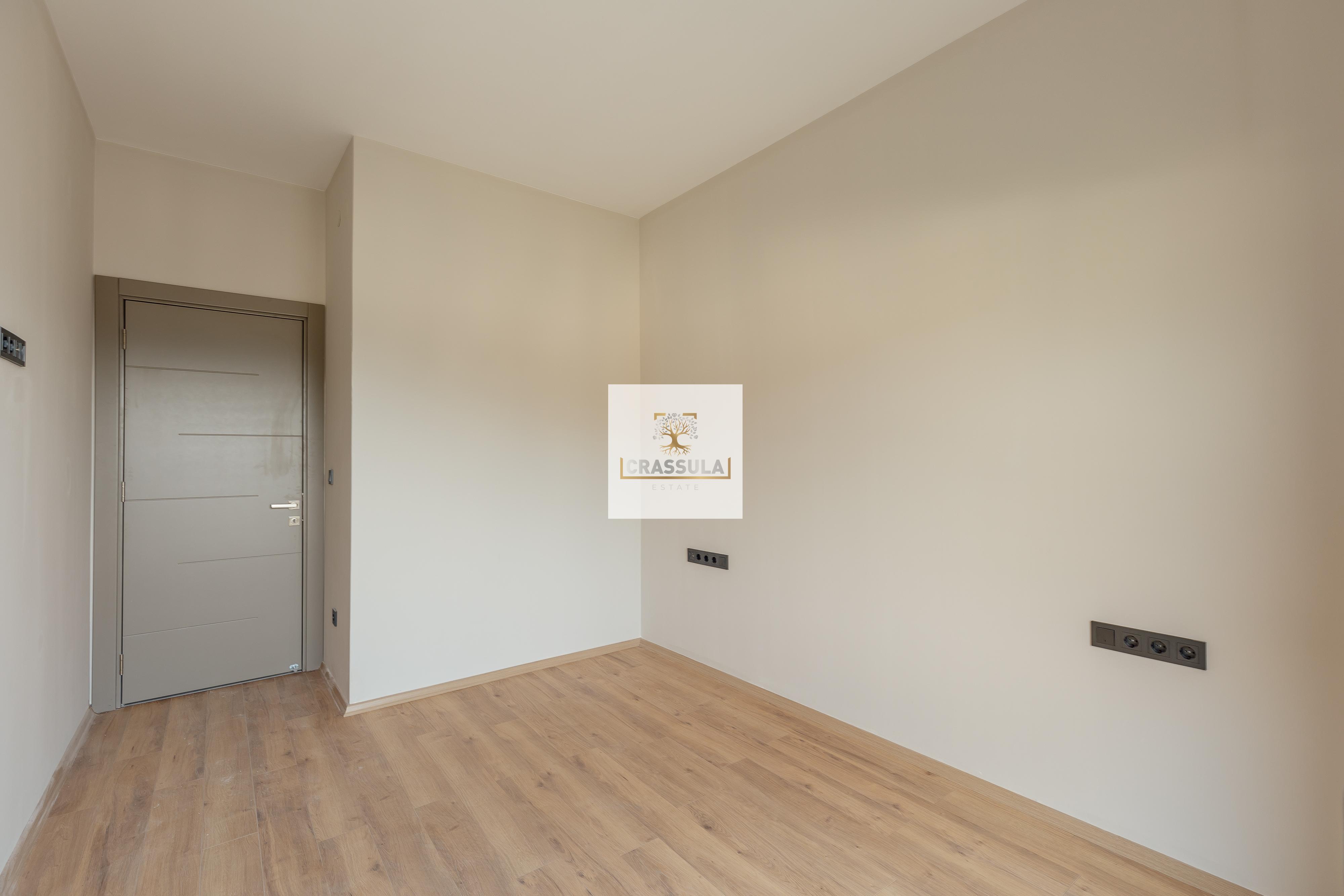 Three-bedroom apartment with two terraces and sea view in Herceg Novi