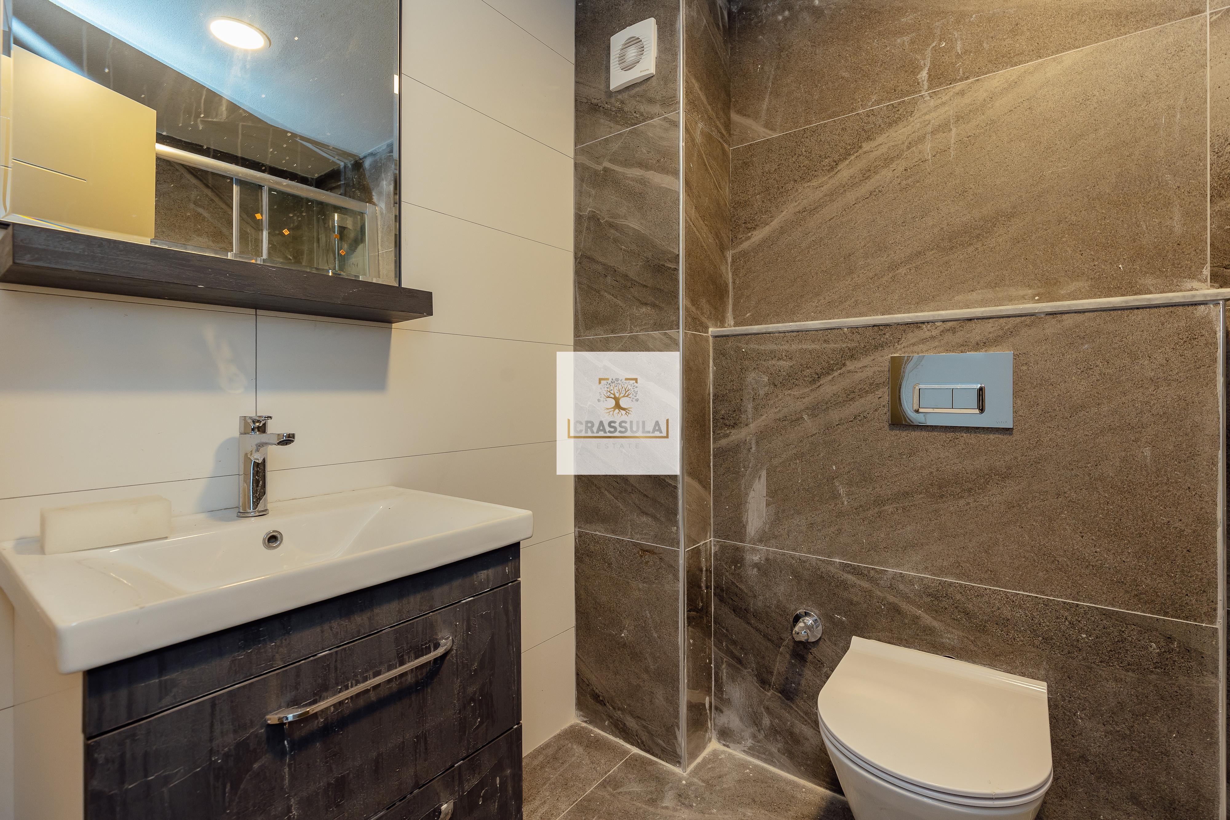 Three-bedroom apartment with two terraces and sea view in Herceg Novi