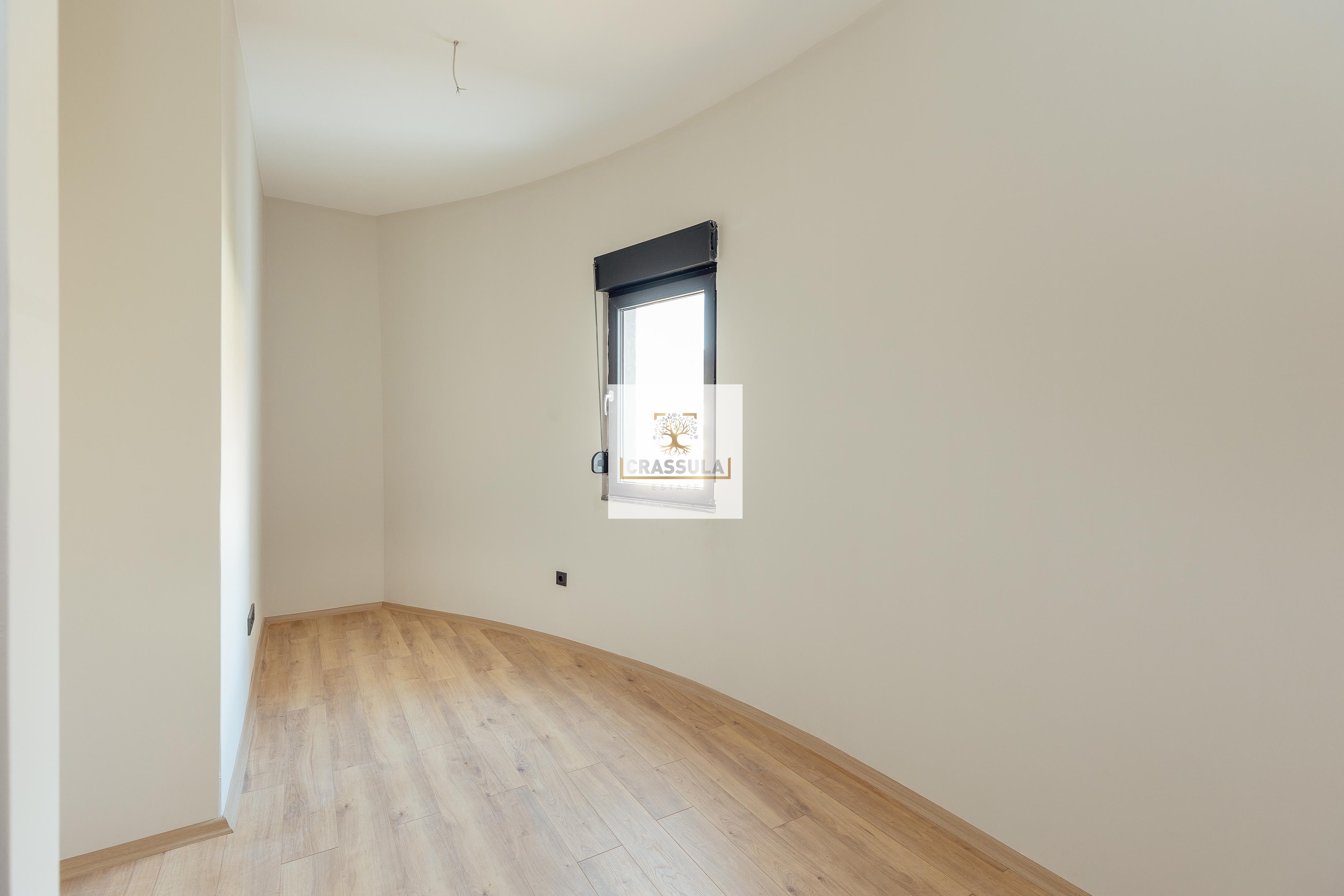 Three-bedroom apartment with two terraces and sea view in Herceg Novi