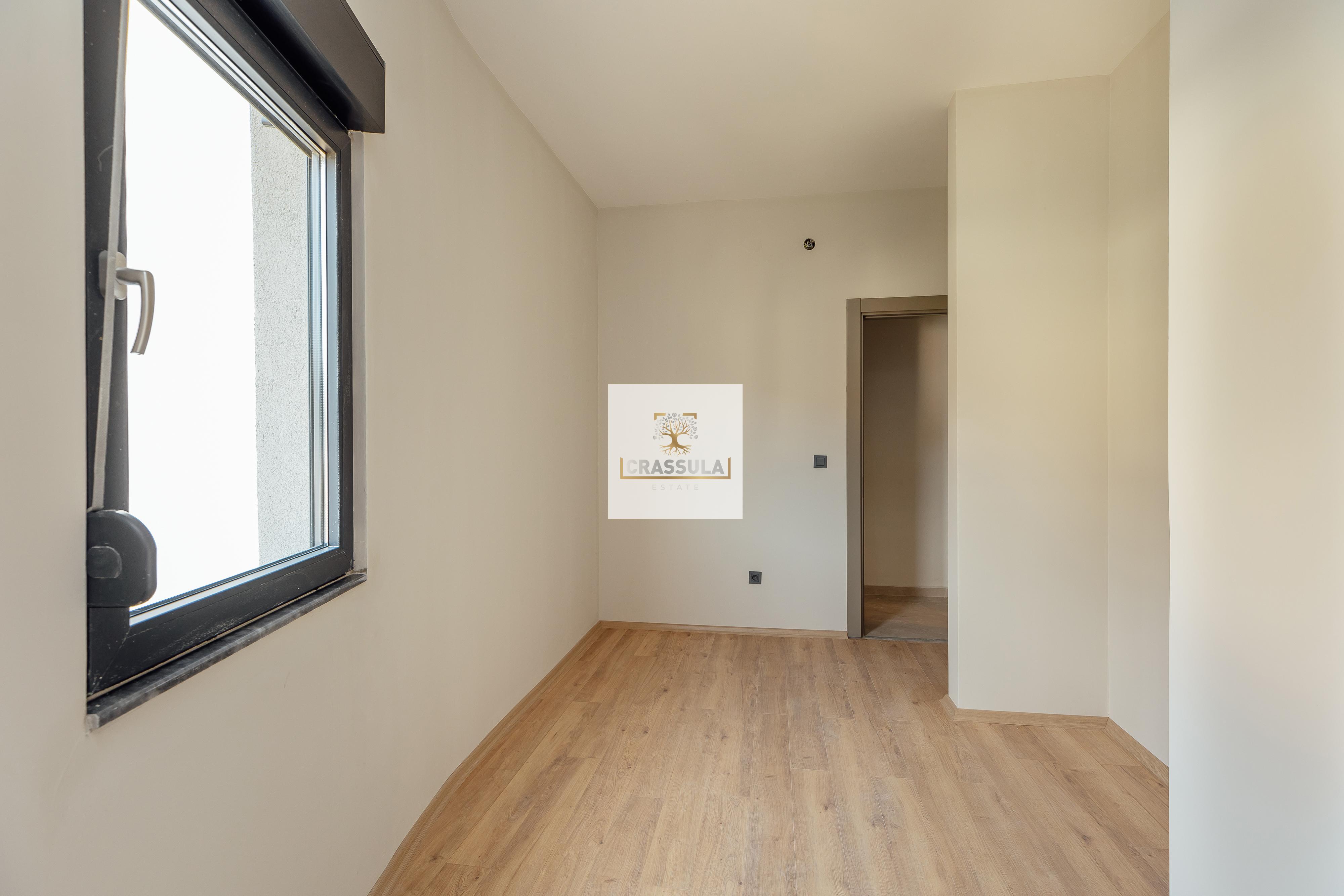 Three-bedroom apartment with two terraces and sea view in Herceg Novi