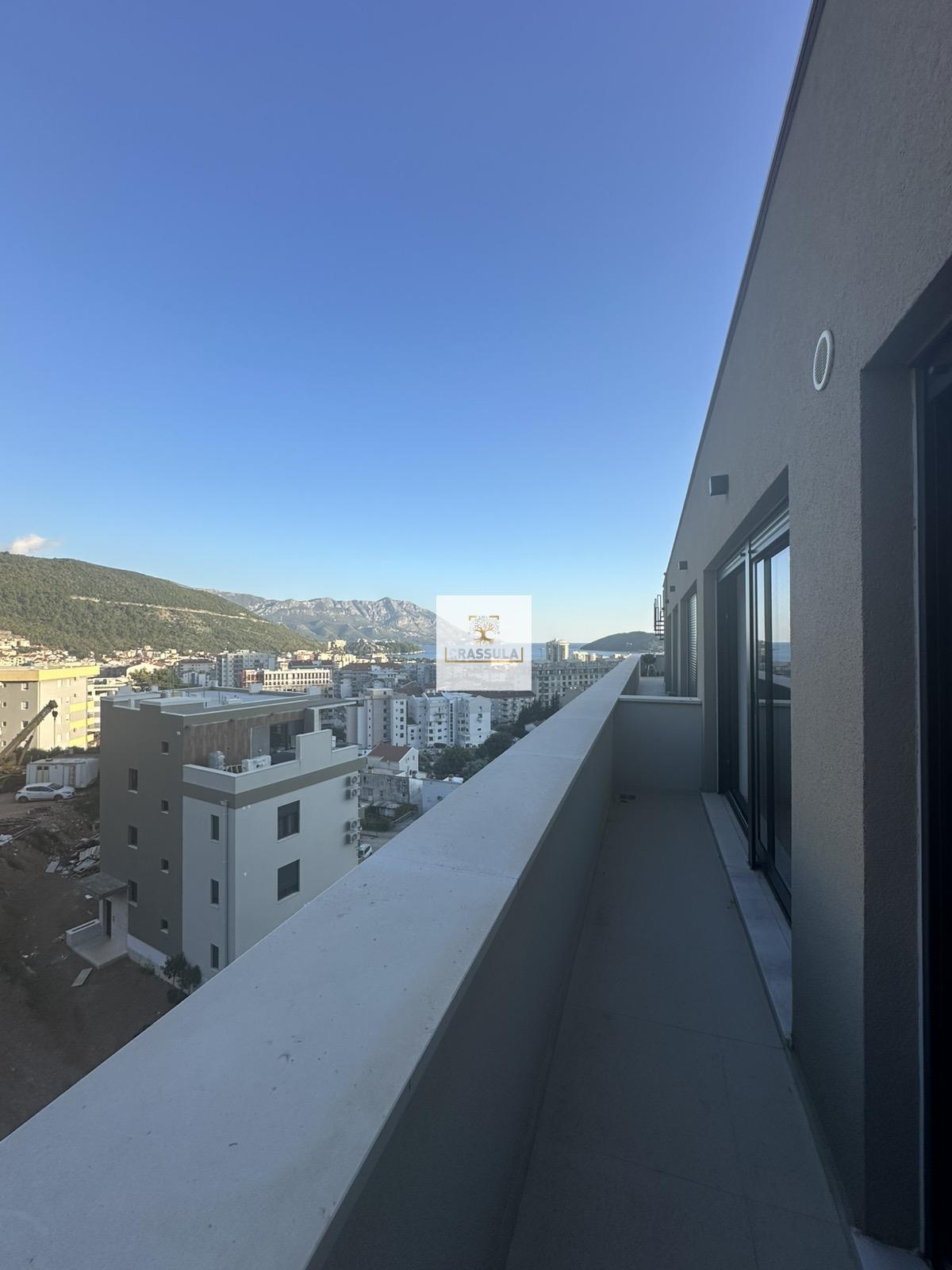 Luxurious and Spacious 3-Bedroom Apartment in Dubovica, Budva