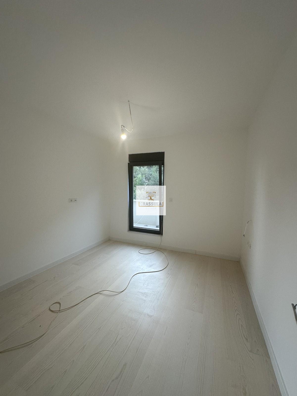 Luxurious and Spacious 3-Bedroom Apartment in Dubovica, Budva