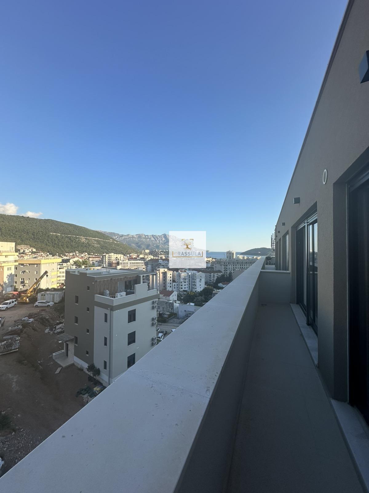 Luxurious and Spacious 3-Bedroom Apartment in Dubovica, Budva