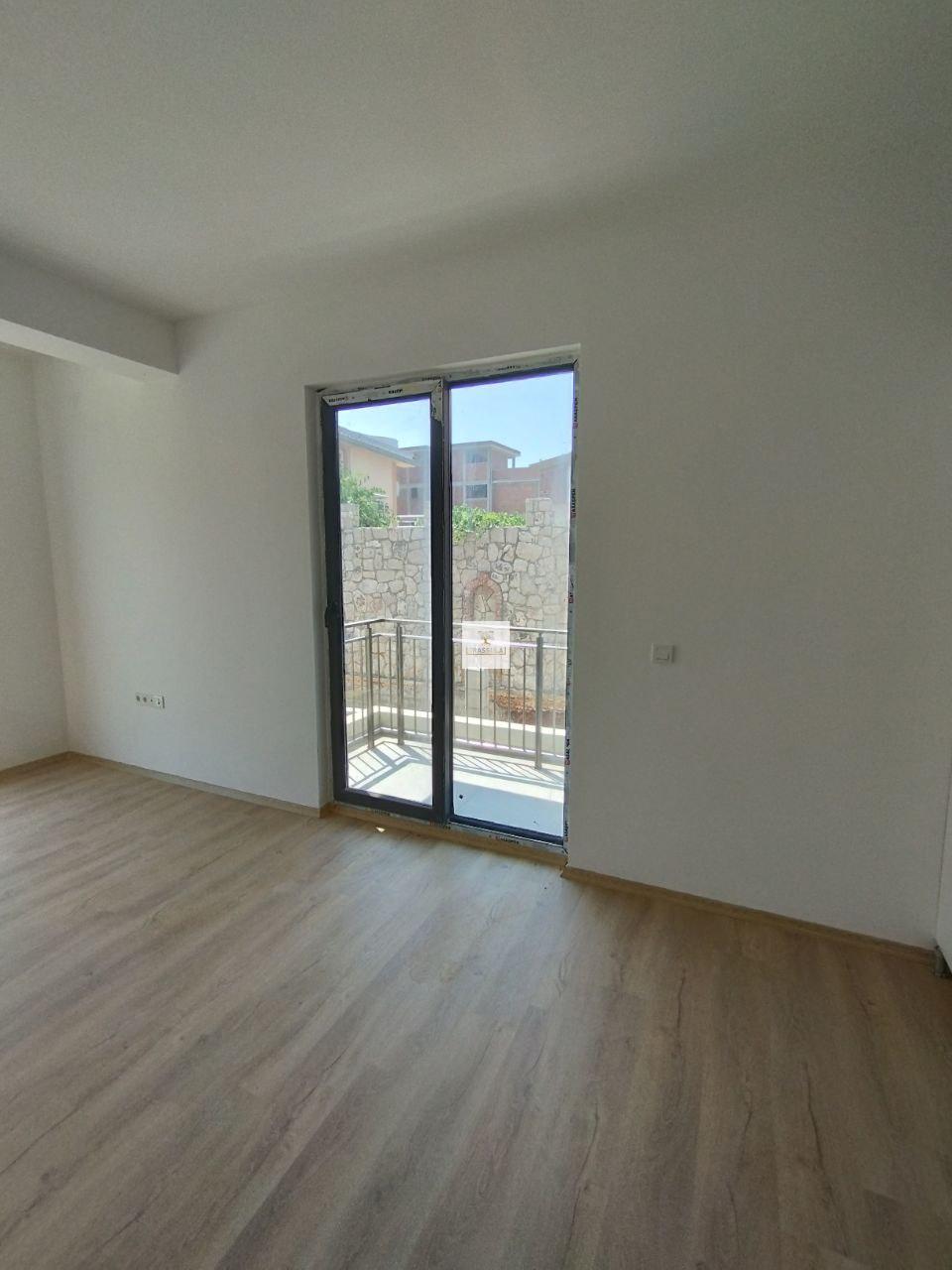 Havuzlu inşaat halindeki daire, Dobre Vode, Bar