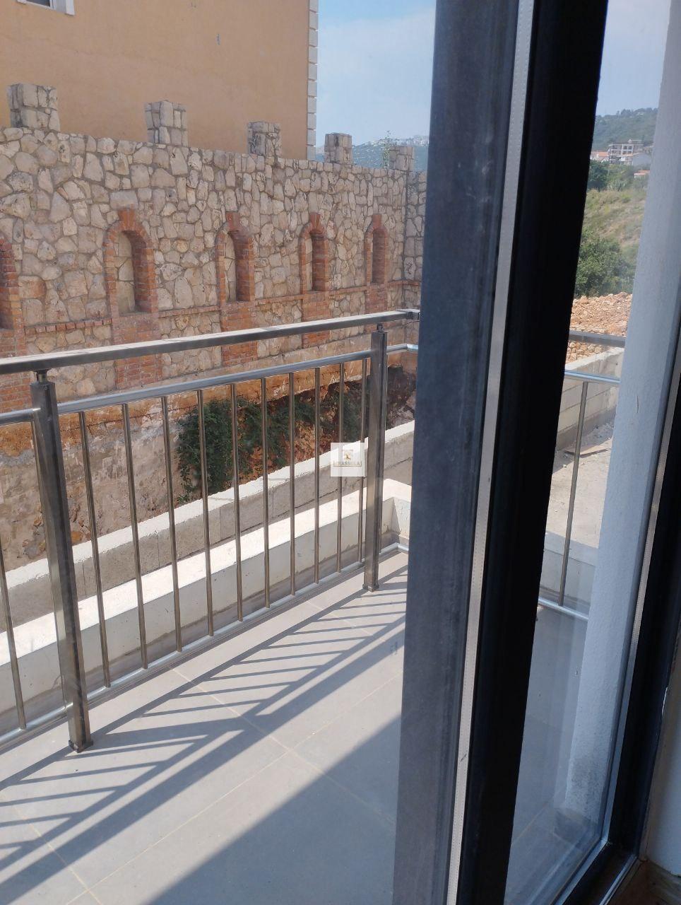 Havuzlu inşaat halindeki daire, Dobre Vode, Bar