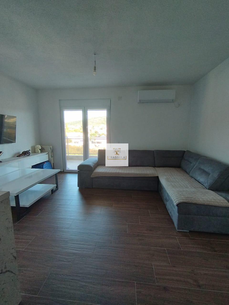 Two-bedroom apartment with a spacious terrace in Dobre Vode, Bar