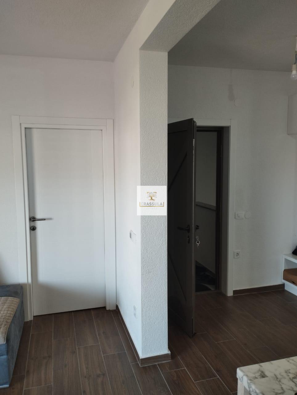 Two-bedroom apartment with a spacious terrace in Dobre Vode, Bar